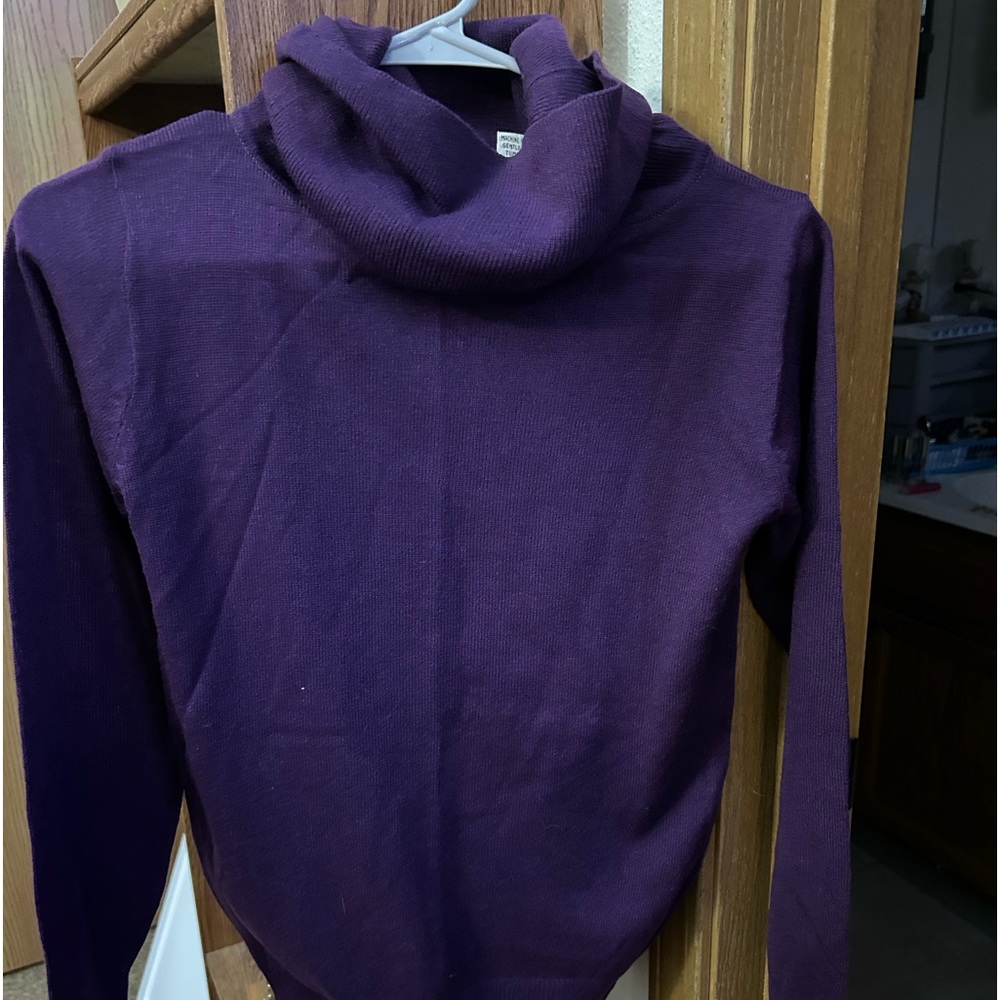 Women’s vintage turtleneck sweater. Pretty purple color. Never worn.